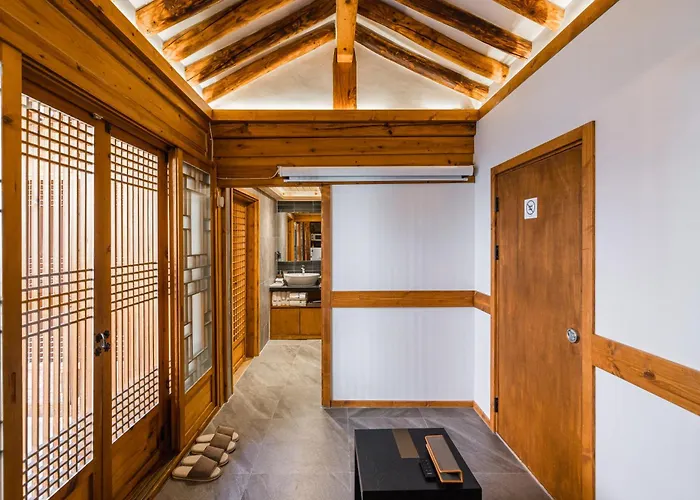 Luxury Hanok Warm Nest Retreat Villa *