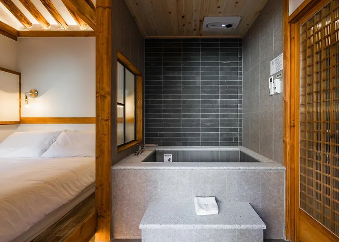 Luxury Hanok Warm Nest Retreat * Seúl